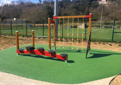 AIRE DE JEUX - TOURVES (83)
