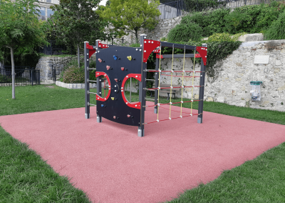 AIRE DE JEUX AVEC STRUCTURE - FALICON (06)