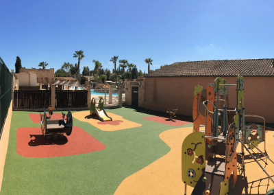 AIRE DE JEUX - CAMPING (83)